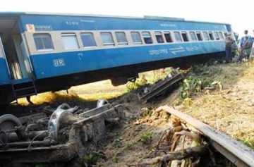 রাজশাহীতে রেললাইন কেটে ফেলায় ট্রেন লাইনচ্যুত